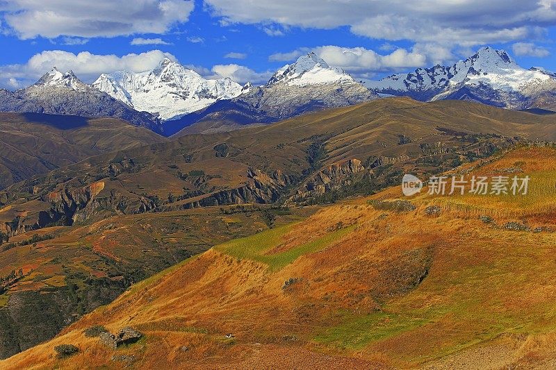 秘鲁安第斯山脉，白雪皑皑的布兰卡山脉