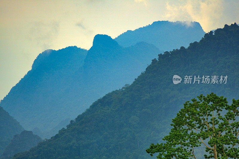 壮观的风景Phangern山脉，万荣，老挝