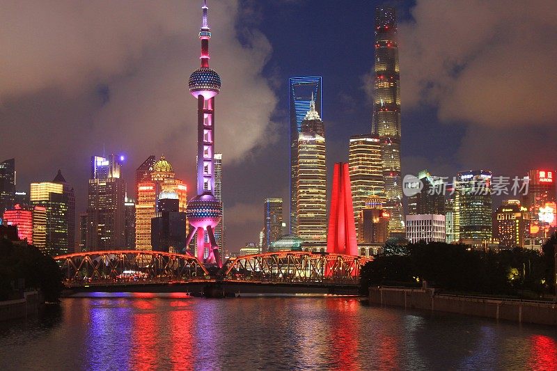 上海魔术东方明珠陆家嘴商务区外滩百度桥外夜景