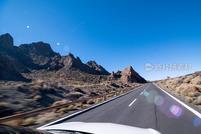 水平照片从乘客的观点在公路旅行在帕拉多尔德加拿大德尔泰德，特内里费，加那利群岛，西班牙-股票照片