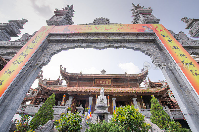 美丽的风景金山宝唐图塔和中国神u来和观音在越南萨帕翻斯盘山