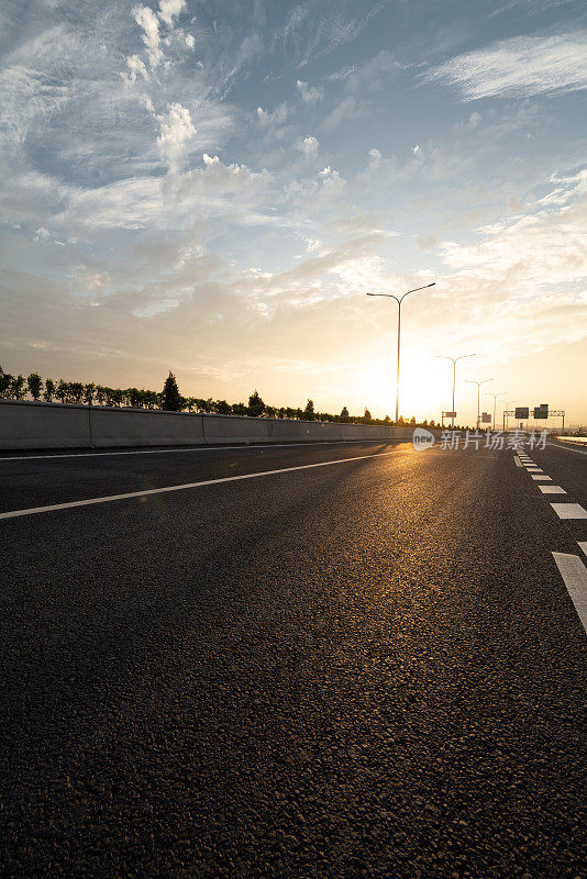 空的高速公路