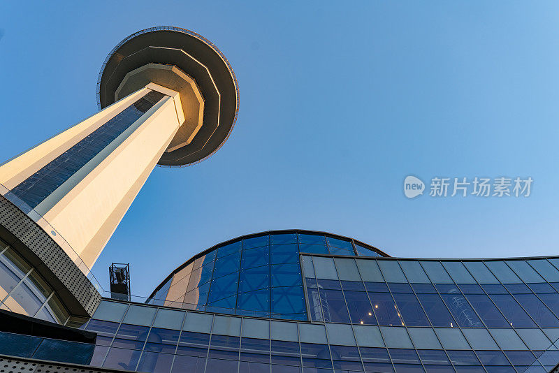 植物园和阿塔库勒的背景在春天，安卡拉，土耳其