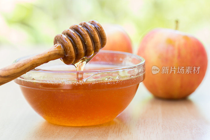 用苹果和蜂蜜来庆祝犹太新年