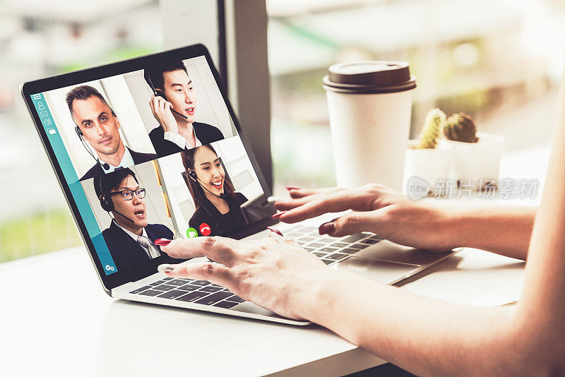 视频电话商务人员会议在虚拟的工作场所或远程办公室