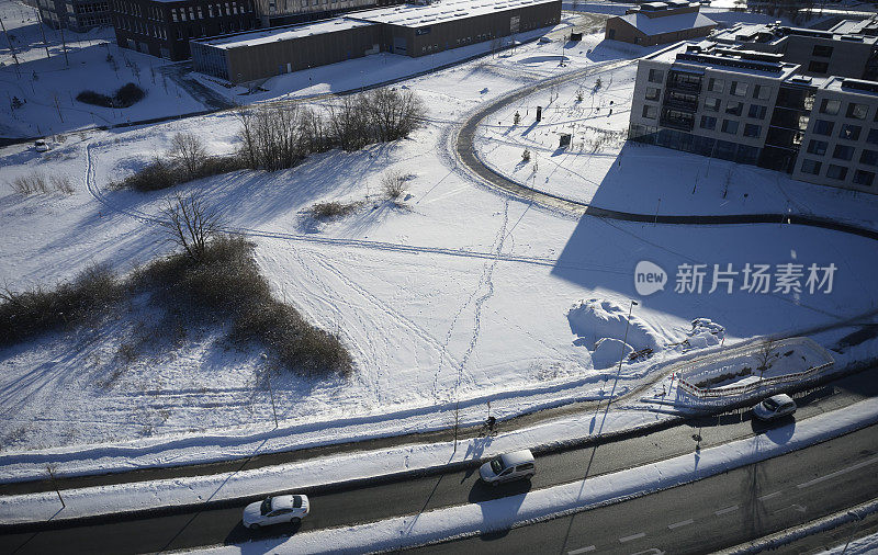 汽车在道路上