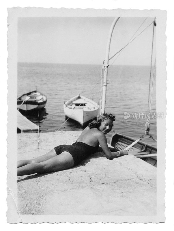 穿着泳装的美丽少女，1938年。