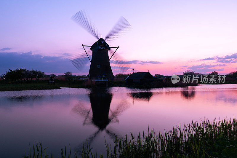 金德代克，传统荷兰风车上的日落