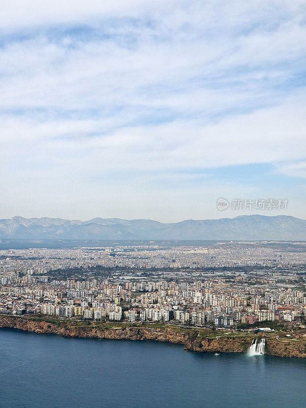 从飞机上俯瞰安塔利亚市