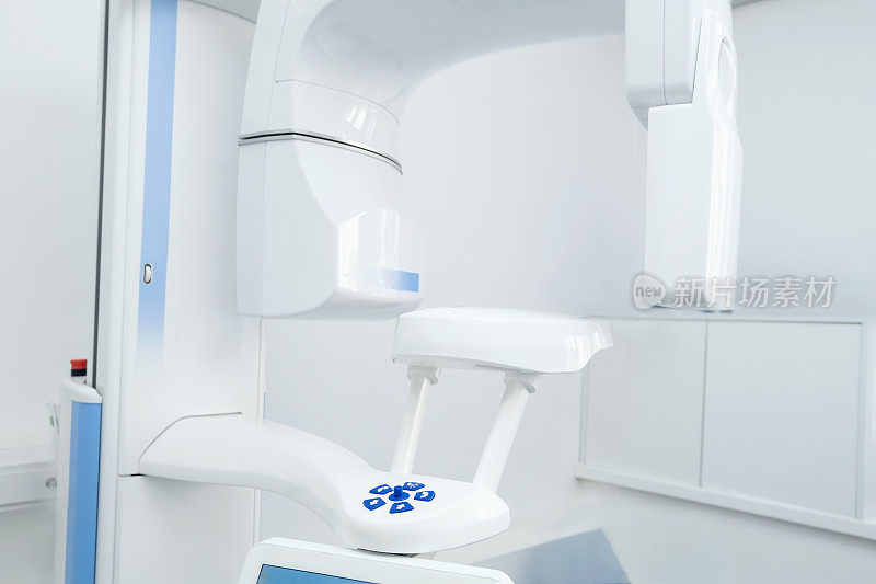牙科白色设备现代牙科诊所的x光系统设备。口腔医生办公室内部