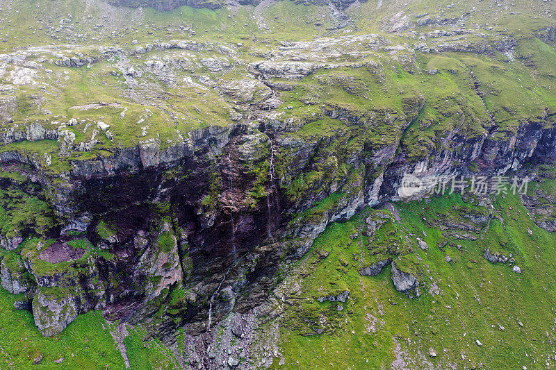 瑞士阿尔卑斯山的巨石
