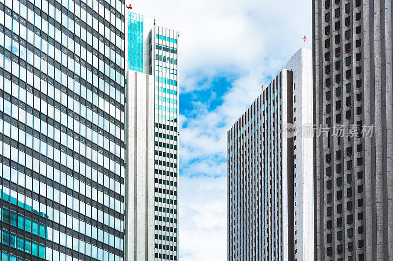 高楼大厦和蓝天——日本东京新宿