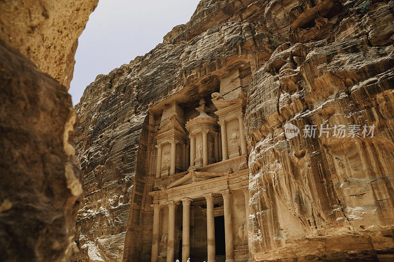一名亚洲游客在约旦的隐秘城市佩特拉