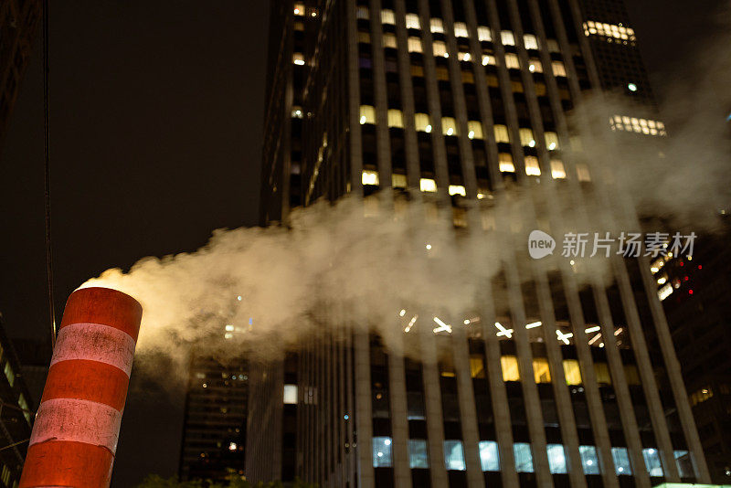 曼哈顿的街道，夜晚