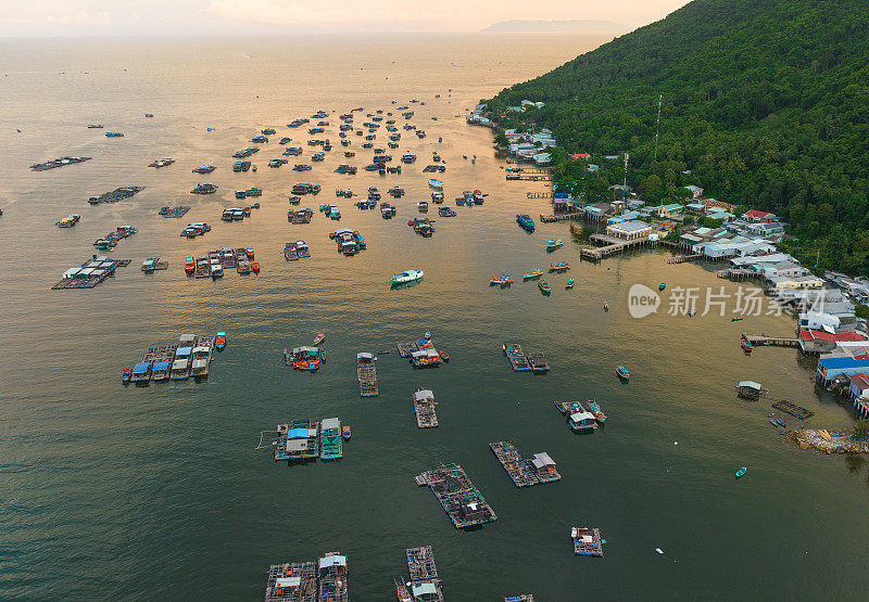 鸟瞰越南西南海岸的渔民渔村，江省Nghe岛