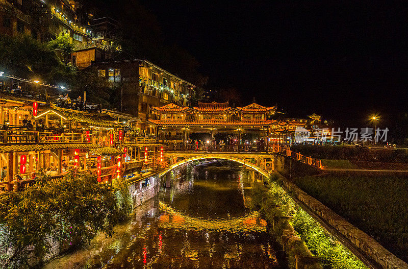 夜空下的贵州千湖苗寨