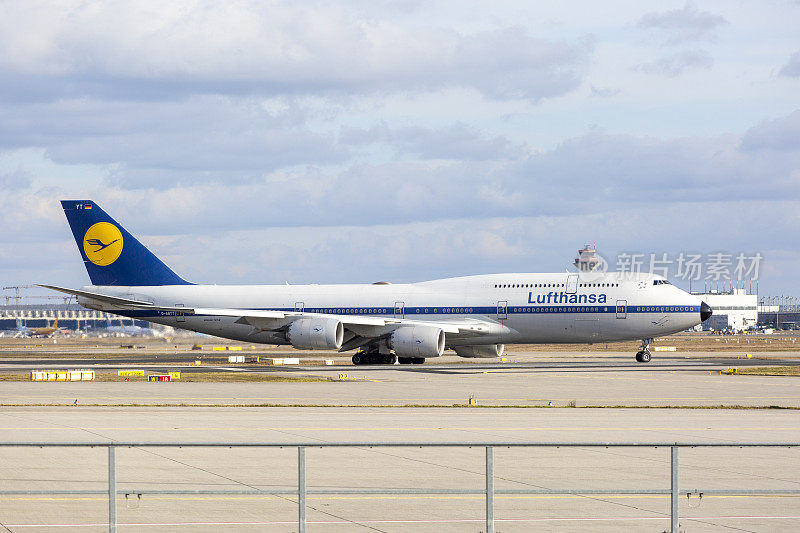 法兰克福机场的汉莎航空波音747