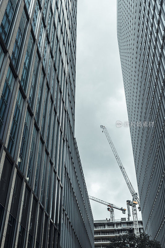 公司的建筑。伦敦的摩天大楼和城市建筑工地