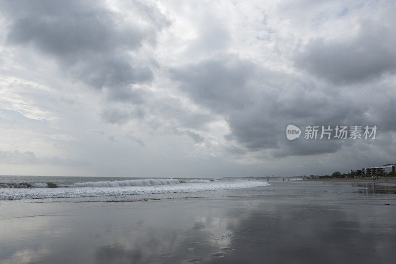 巴厘岛水明漾海滩和冲浪