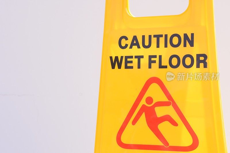 “地板湿滑”标志