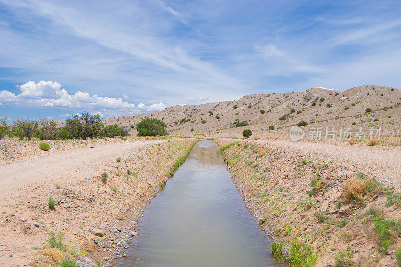 新墨西哥沙漠灌溉渠