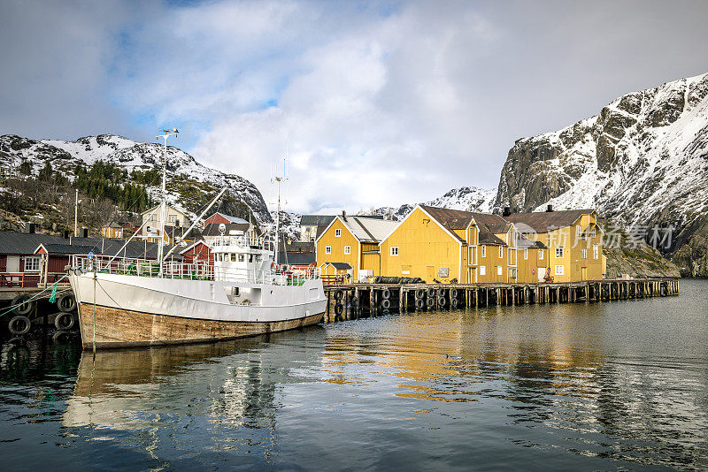 挪威罗浮敦的努斯峡湾冬季景色