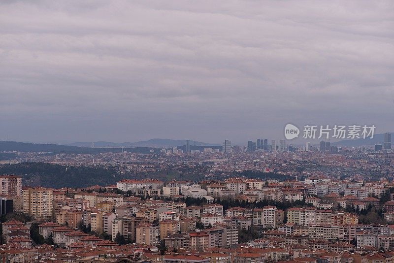 太阳在城市上空落下