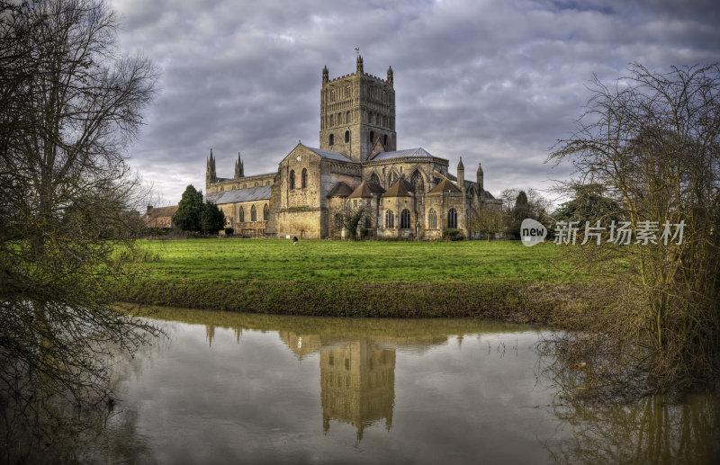 图克斯伯里修道院的HDR广角视图，格洛斯特郡，英国