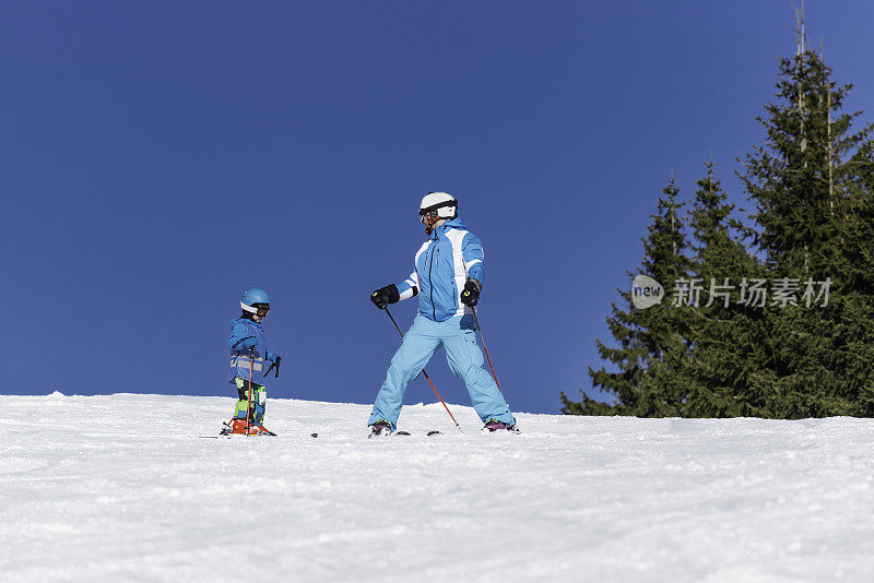 父子滑雪