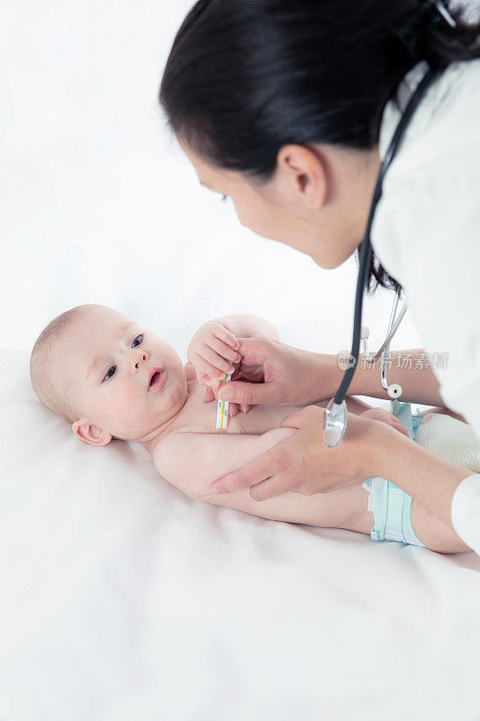 婴儿保健和治疗。医疗症状。温度测量
