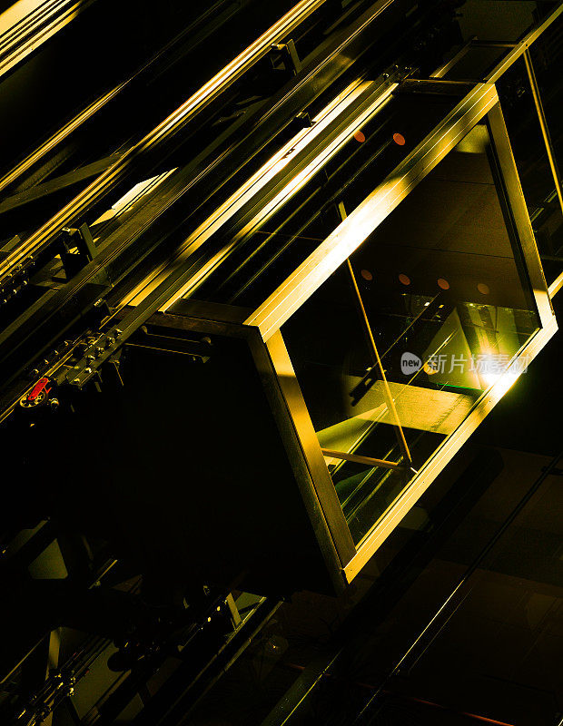 钢质玻璃电梯
