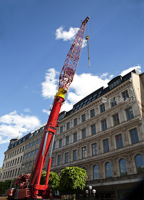 斯德哥尔摩市中心的大型起重机。