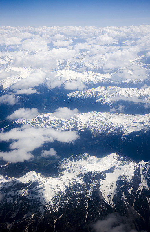 从空中看雪山