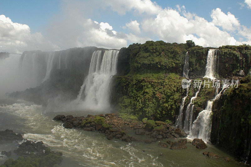 瀑布在Iguacu