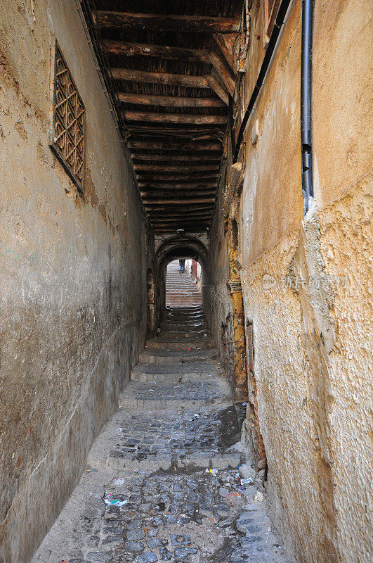 阿尔及尔，阿尔及利亚:魔鬼的街道，隧道楼梯-卡斯巴