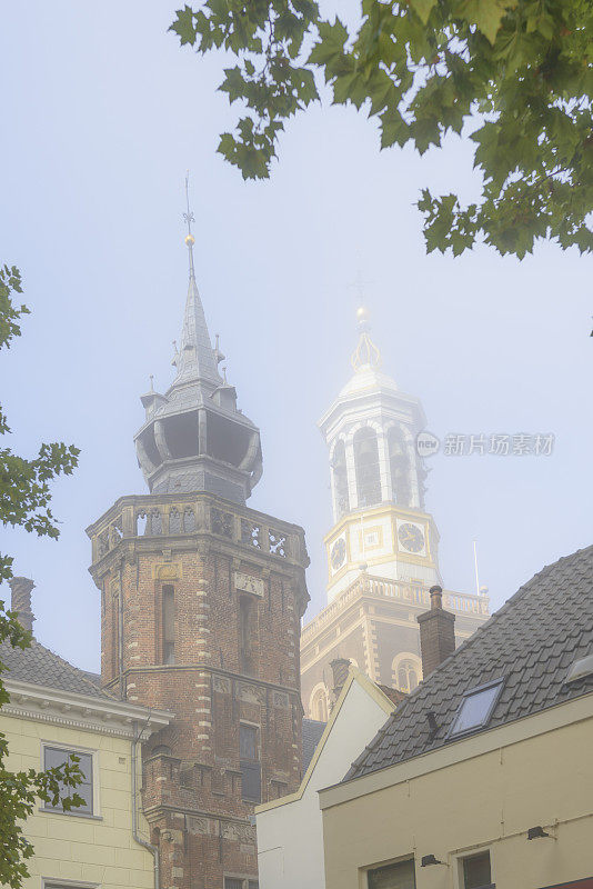 老市政厅和新塔在坎彭，荷兰