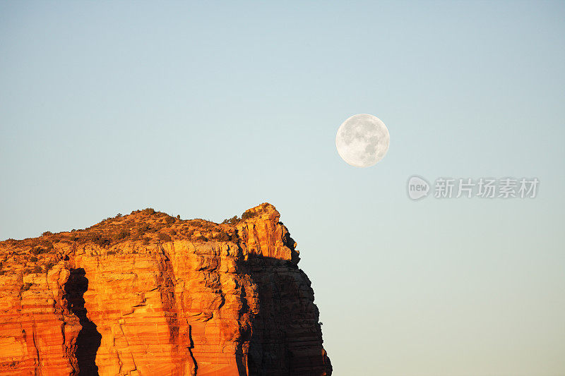 满月红岩岗日出