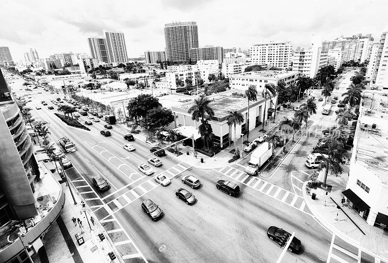 十字路口,迈阿密。鸟瞰图。黑色和白色。