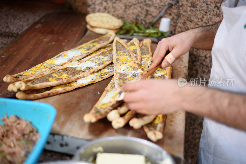 厨师正在准备土耳其菜