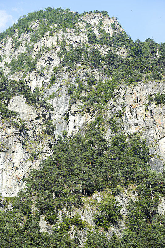 高山岩墙