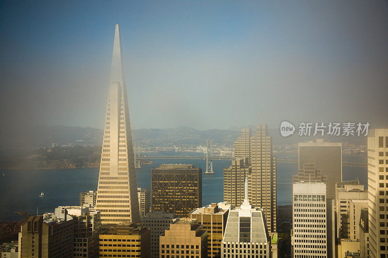 多雾的旧金山市中心