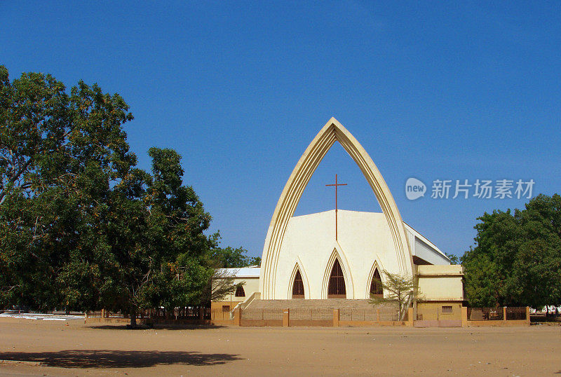 乍得恩贾梅纳:和平圣母院天主教大教堂