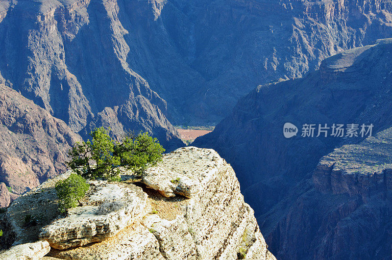 大峡谷悬崖峭壁风景优美的科罗拉多河俯瞰