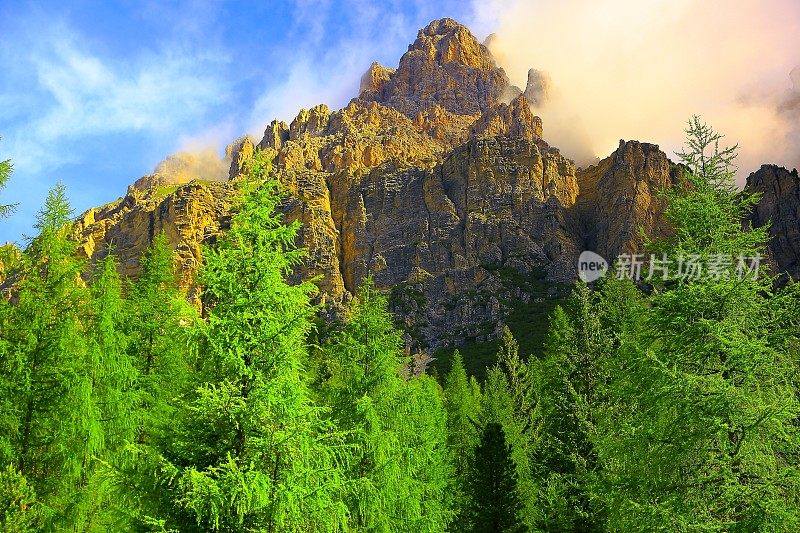 南泰洛的克里斯托洛山顶，多洛米特山，科尔蒂纳日出