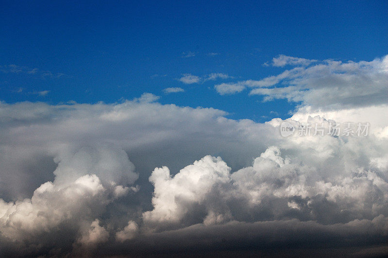 戏剧性的夏天Cloudscape