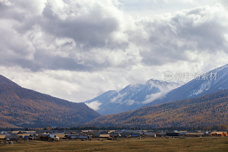 中国新疆喀纳斯山景城