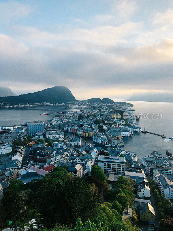 来自Fjellstua观点的Alesund