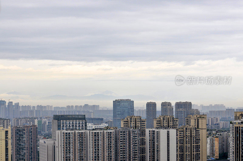 城市天际线在日出，成都，中国