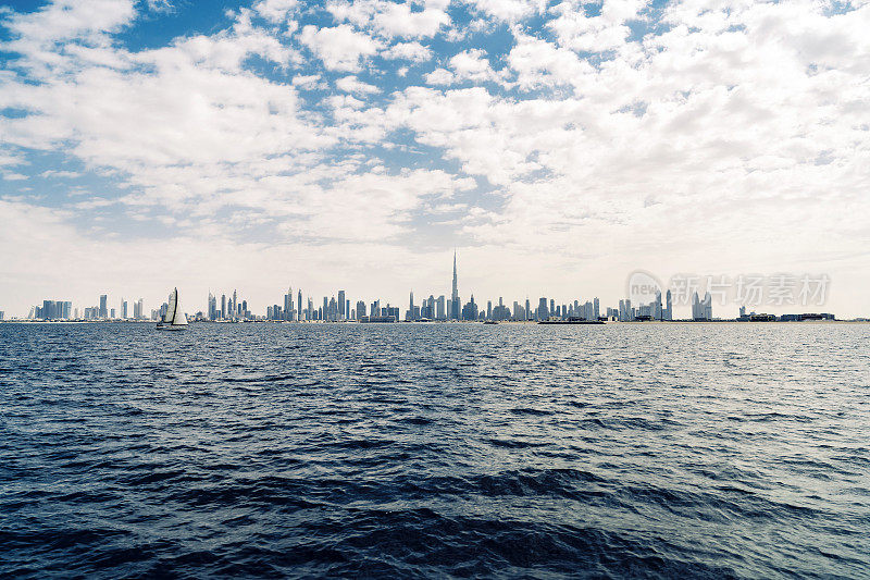 迪拜地平线的海景