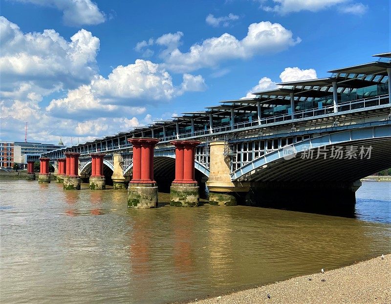 伦敦泰晤士河黑衣修士铁路桥